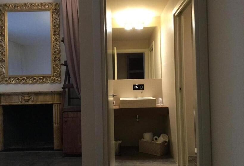 Standard Triple Room, La Chambre Milano Guest House