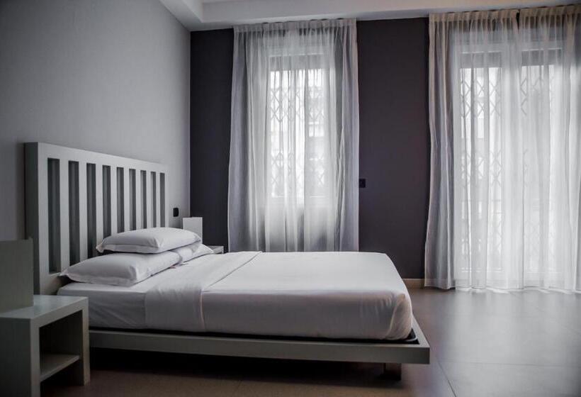 Standard Triple Room, La Chambre Milano Guest House