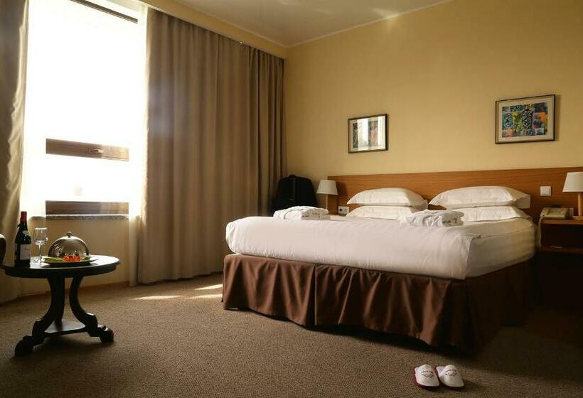 سوییت جونیور, City Hotel Bishkek