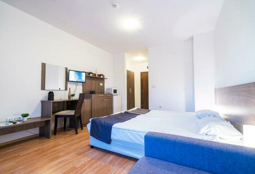 Номер Стандарт с Балконом, Admiral Plaza Apartments
