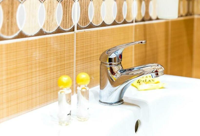 اتاق استاندارد با بالکن, Admiral Plaza Apartments