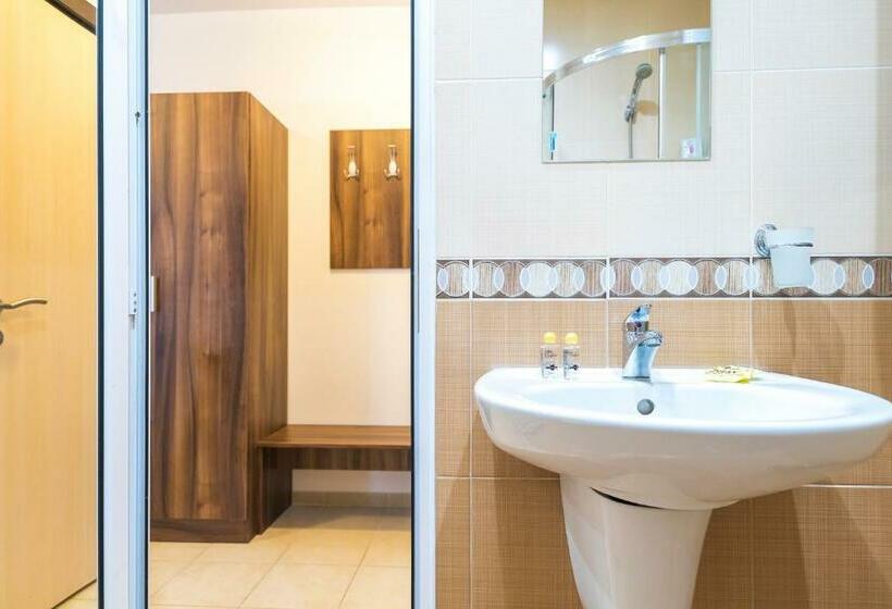 Номер Стандарт с Балконом, Admiral Plaza Apartments