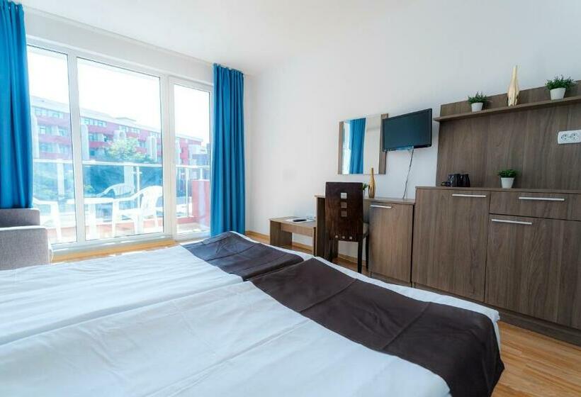 اتاق استاندارد با بالکن, Admiral Plaza Apartments