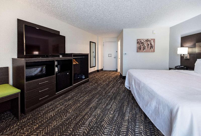 חדר סטנדרט מותאם לאדם עם מוגבלויות, Holiday Inn Express And Suites Bryant   Benton Area, An Ihg