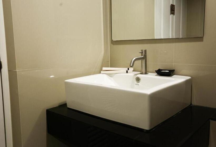 스탠다드 룸 킹사이즈 침대, Jk Living Hotel And Service Apartment