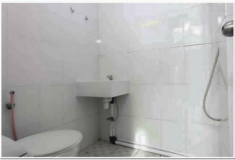Номер Deluxe, The Nancy S Homestay Pekanbaru Mitra Reddoorz