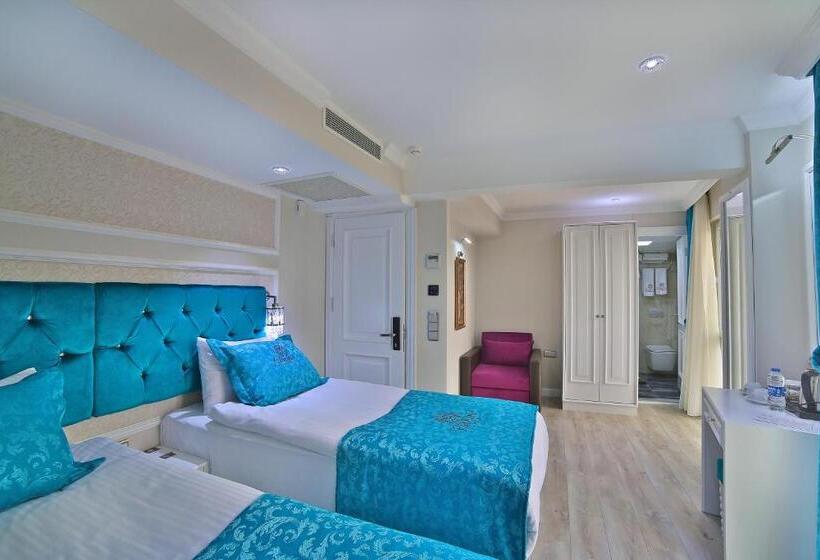 Standard Triple Room Sea View, Glamour Hotel Istanbul Sirkeci