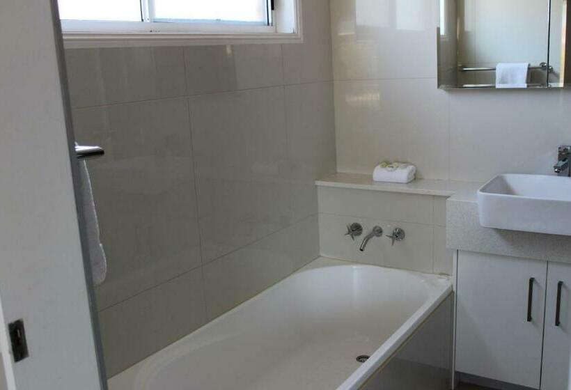 Дом 3 Спальни, Saltwater Villas  Pet Friendly Accommodation