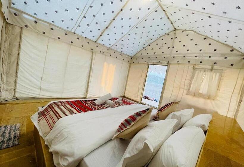 豪华三人间, Samar Desert Camp