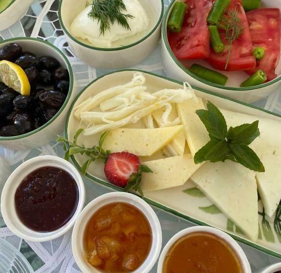 جناح جونيور مطلّ علي حمام السباحة, Flora Boheme