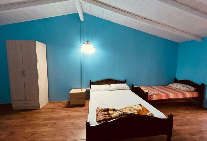 اتاق استاندارد چهار تخته, Favela Chic Room