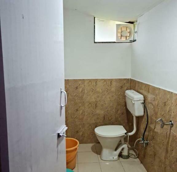 اتاق اکونومی, Hostel Hideout