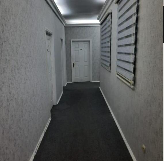 חדר סטנדרטי לארבעה עם חדר אמבטיה משותף, Shah Hostel