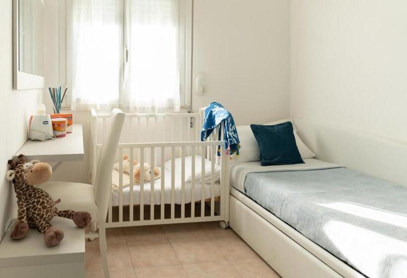 Quarto Estandar Individual, Big Family