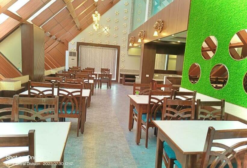 Номер Deluxe, Kuber Palace ! Puri Near Sea Beach And Temple Fully Air Conditioned Hotel With Lift And Parking Faci