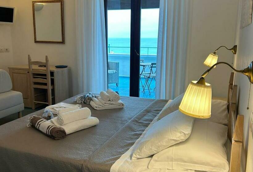 Номер Deluxe Вид на Море, Villa Tre Mari