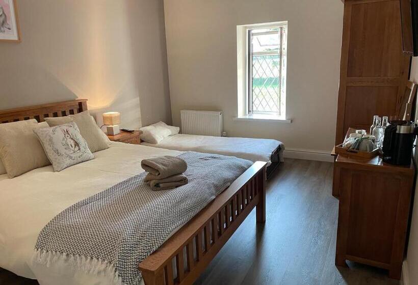 اتاق استاندارد, The Cottage Inn