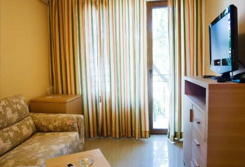 Семейный Полулюкс, Oasis Park Hotel   New Managment
