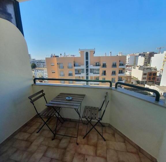 Номер Стандарт Вид на Город, Wakeup Triplex House