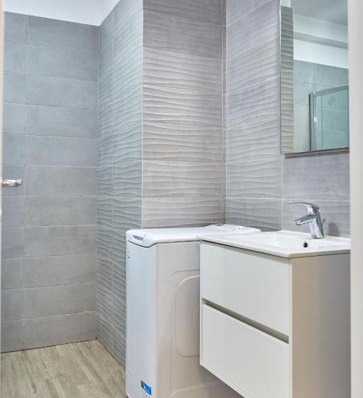 סטודיו דלוקס, Grup Casa Del Mar