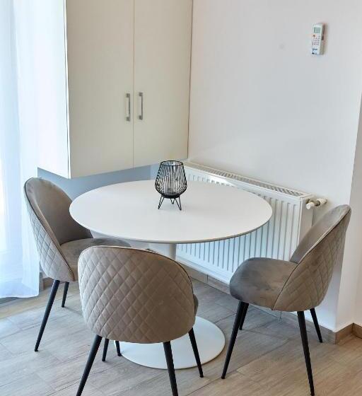 סטודיו דלוקס, Grup Casa Del Mar