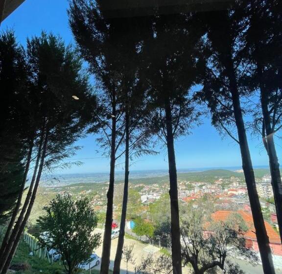 اتاق استاندارد با بالکن, Kroi Near Castle Entrance Castle And Town View