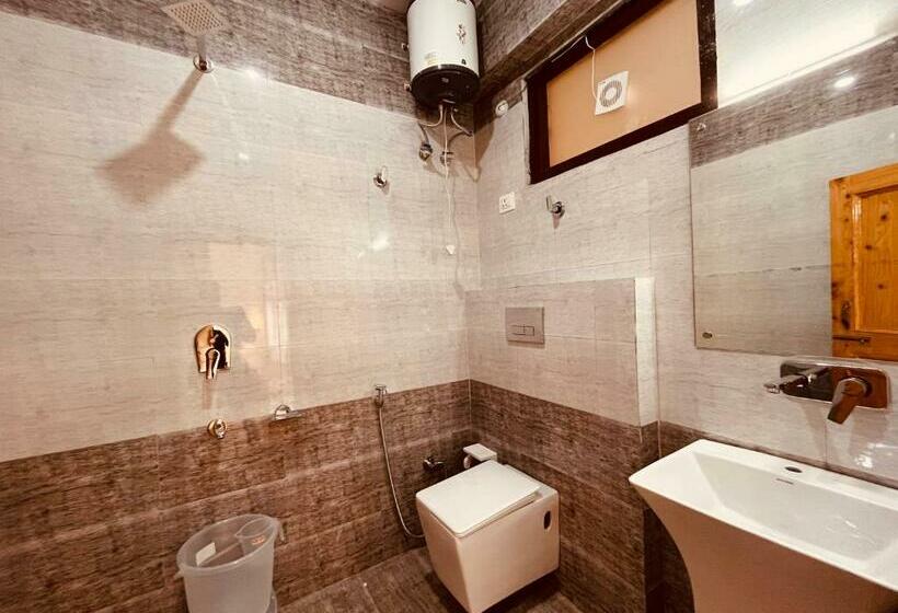 디럭스 룸, Winterline Resort, Kasol   A Four Star Luxury Resort