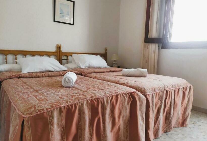 标准间带阳台, Hostal Casa Emilio