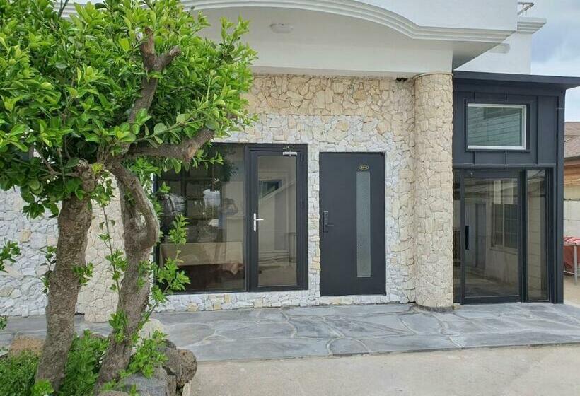 اتاق استاندارد با 2 تخت دوبل, White Castle Pension