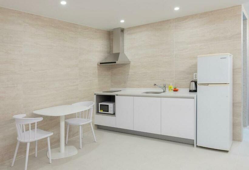 اتاق استاندارد با وان آب گرم, White Castle Pension