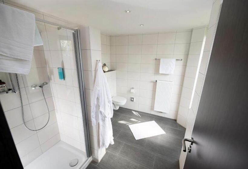 Апартаменты 1 Спальня, Tiek Apartments