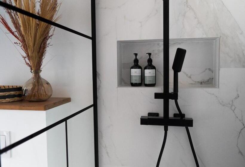 اتاق استاندارد با بالکن, Biarritz Surf Lodge Chambre D Hôtes