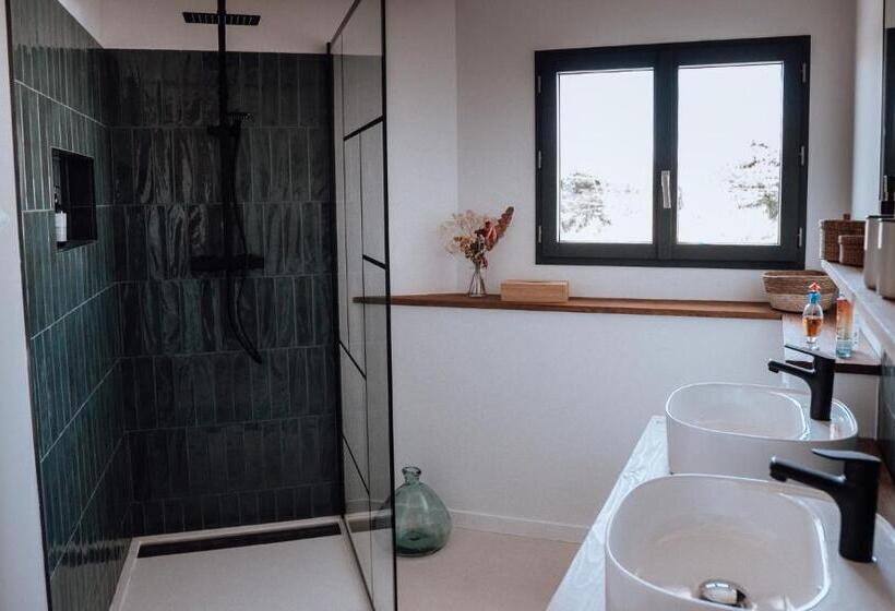 اتاق استاندارد چهارنفره با بالکن, Biarritz Surf Lodge Chambre D Hôtes