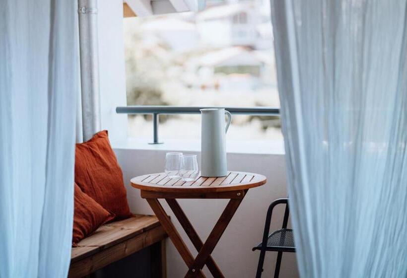 اتاق استاندارد چهارنفره با بالکن, Biarritz Surf Lodge Chambre D Hôtes