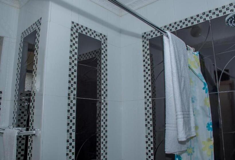 سوییت اجرایی, Lake Bogoria Spa Kabarak