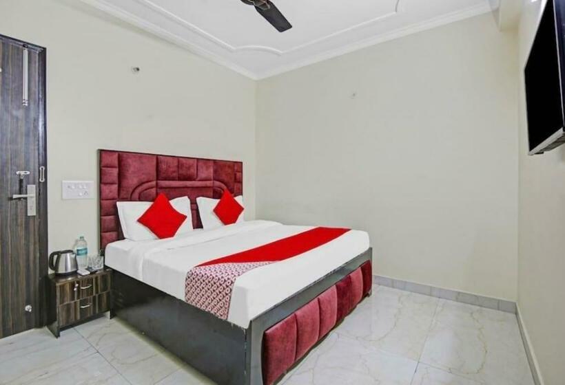 Quarto Triplo Clássico, Oyo Townhouse Super 16 Residency, Near Bangla Shahib Gurudwara