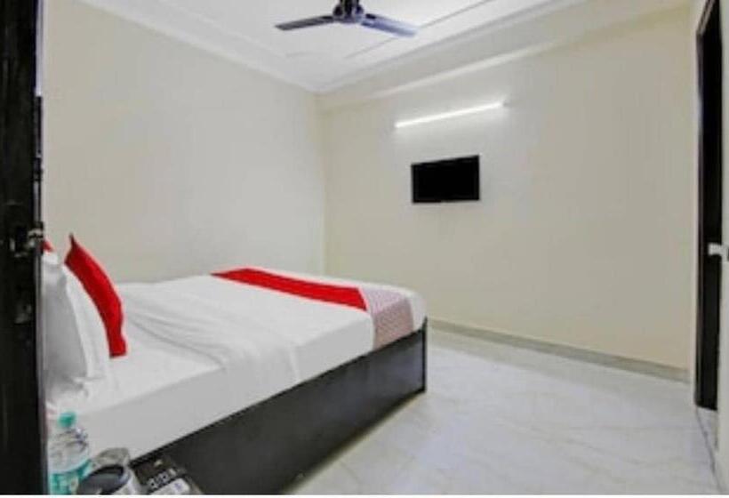 Quarto Triplo Clássico, Oyo Townhouse Super 16 Residency, Near Bangla Shahib Gurudwara