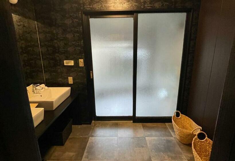 Номер Стандарт, 京よろず