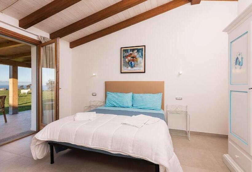 Номер Стандарт Кровать Кинг Адаптированный для Инвалидов, New Suites Sea View Sardinia, Castelsardo