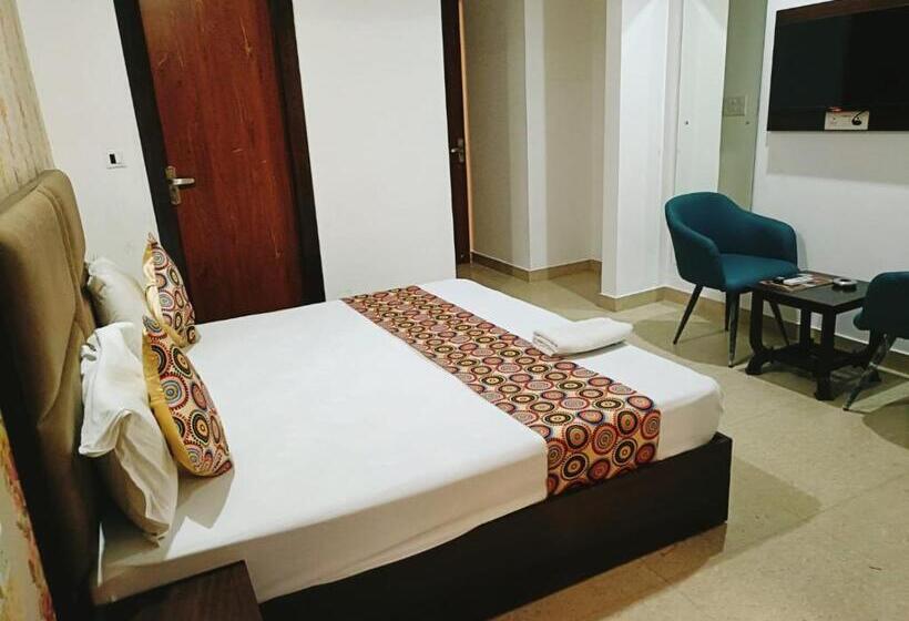 Family Suite, Le Mount Plaza Near Igi Airport
