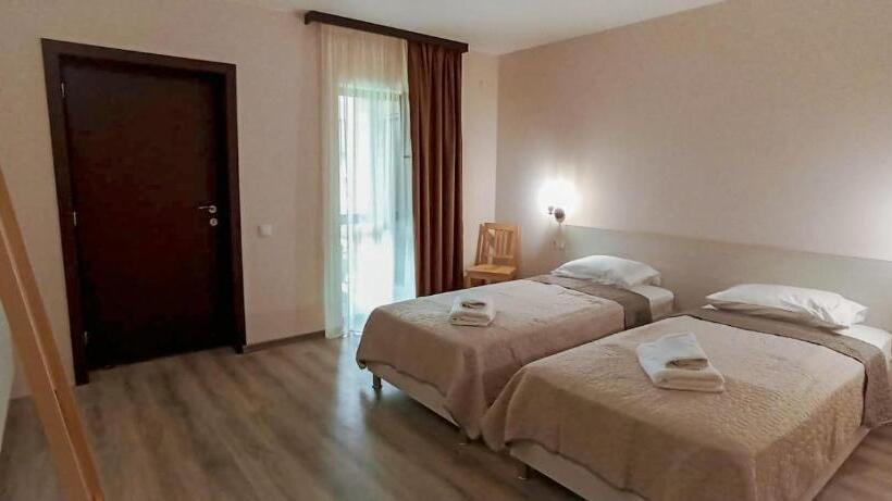اتاق استاندارد با چشم‌انداز کوهستان, Alvani Inn