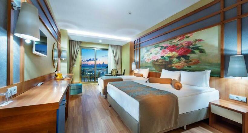Трехместный Номер Стандарт Вид на Бассейн, Xafira Deluxe Resort&spa   Ultra All Inclusive