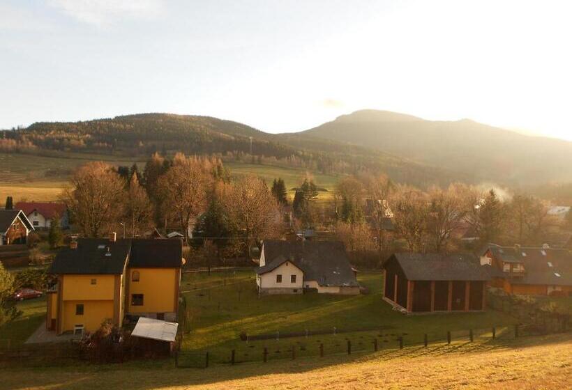 Апартаменты 3 Спальни, Penzion Gott