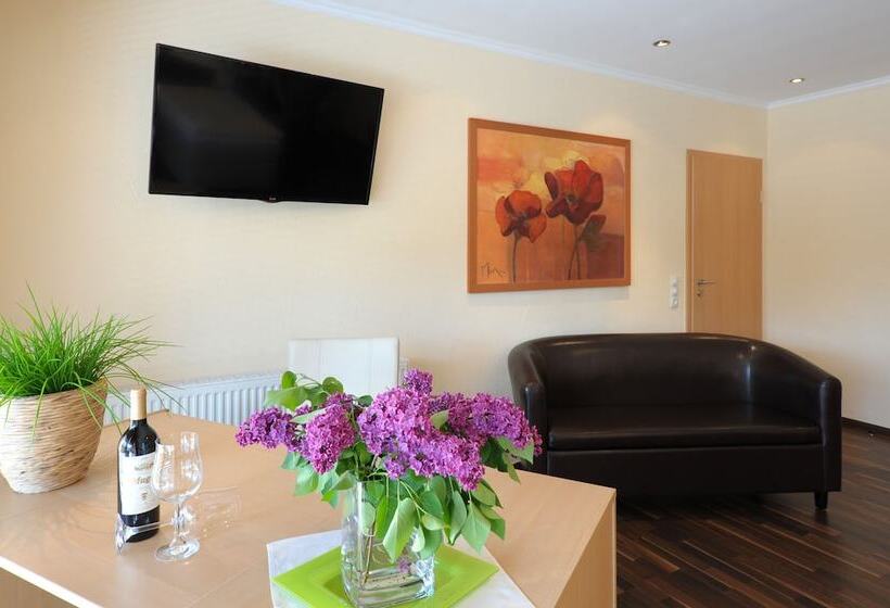 Студия Стандарт, Burgdorfs Hotel & Restaurant