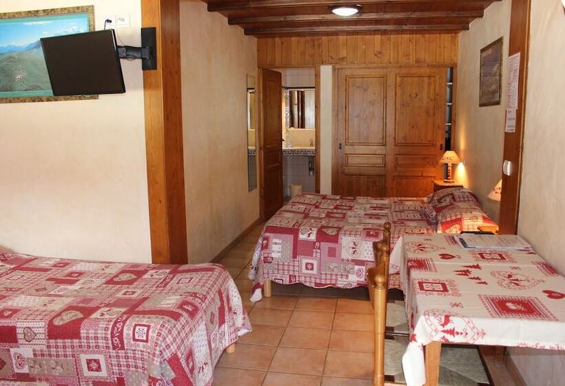 اتاق استاندارد چهار تخته, Hôtel Les Bernards