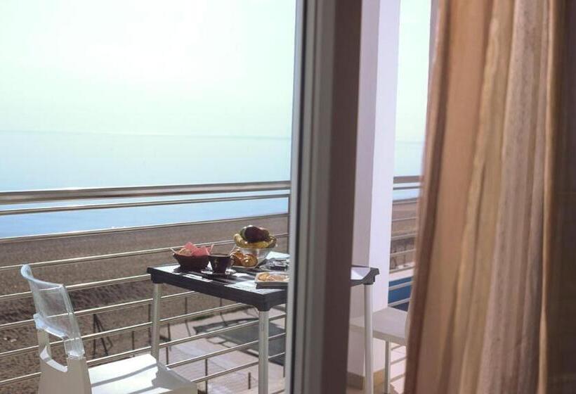 جناح عائلي, Il Conero Mare