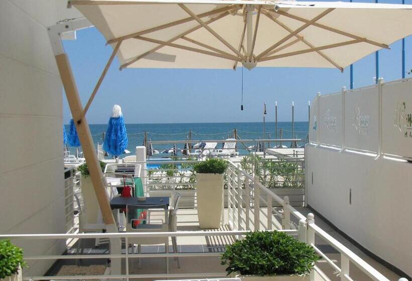 سوییت جونیور با چشم‌انداز دریا, Il Conero Mare