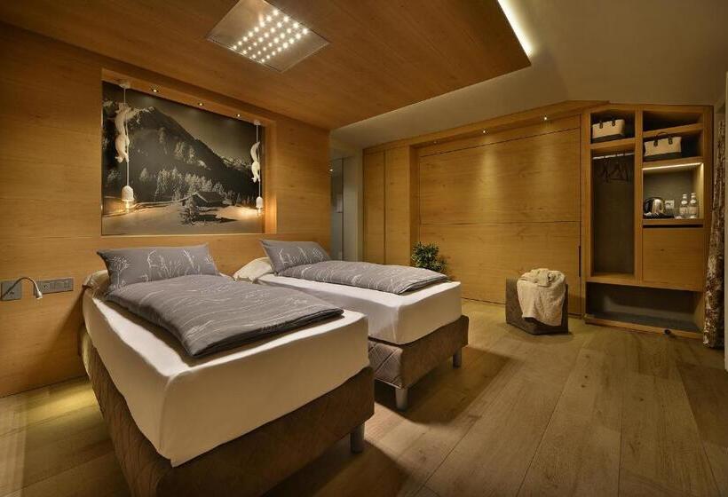 Номер Deluxe, Compagnoni