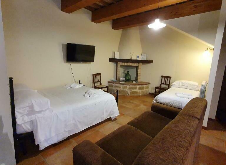استودیو خانوادگی, Pietra Maula Agriturismo