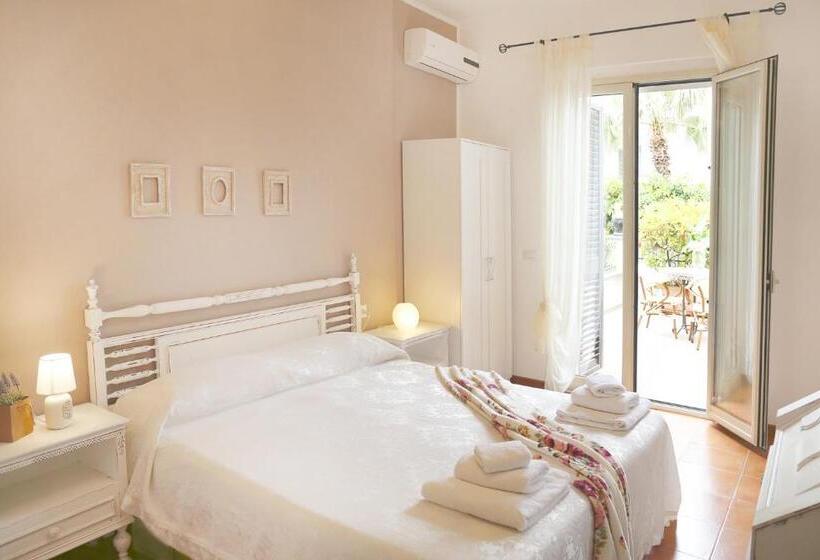 Triple Room Sea View, Villa Ortensia